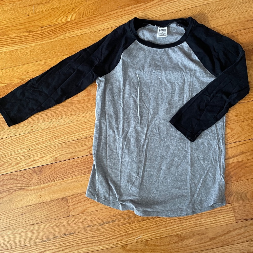 PINK Victoria's Secret Womens Two-Tone Raglan 3/4 sleeve Tee - Black & Gray